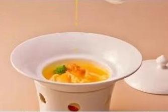 Fuzhou’s “Landmark Banquet” Debuts, Featuring Zhanggang Sea Clams and Minqing Maojiao Chicken