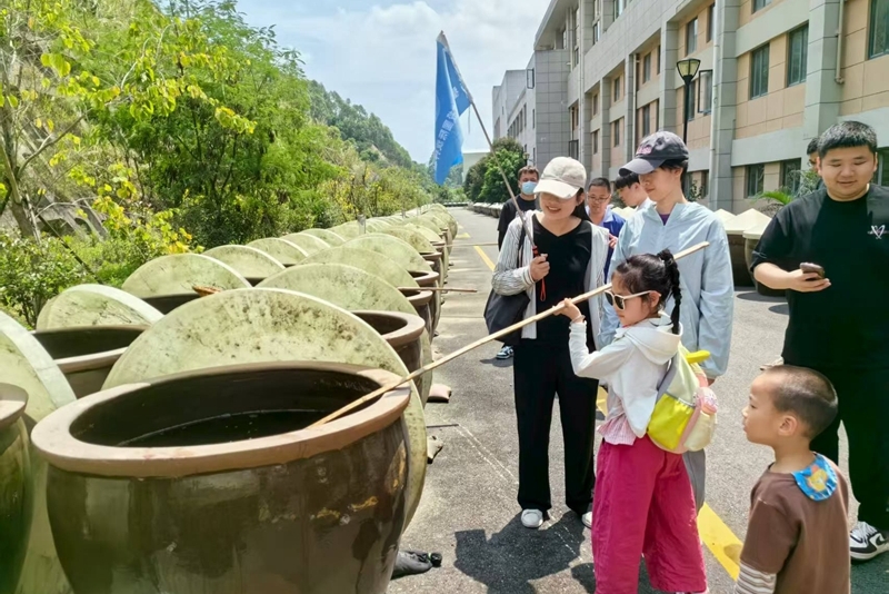 中华老字号民天食品打造工厂游 生产线变风景线
