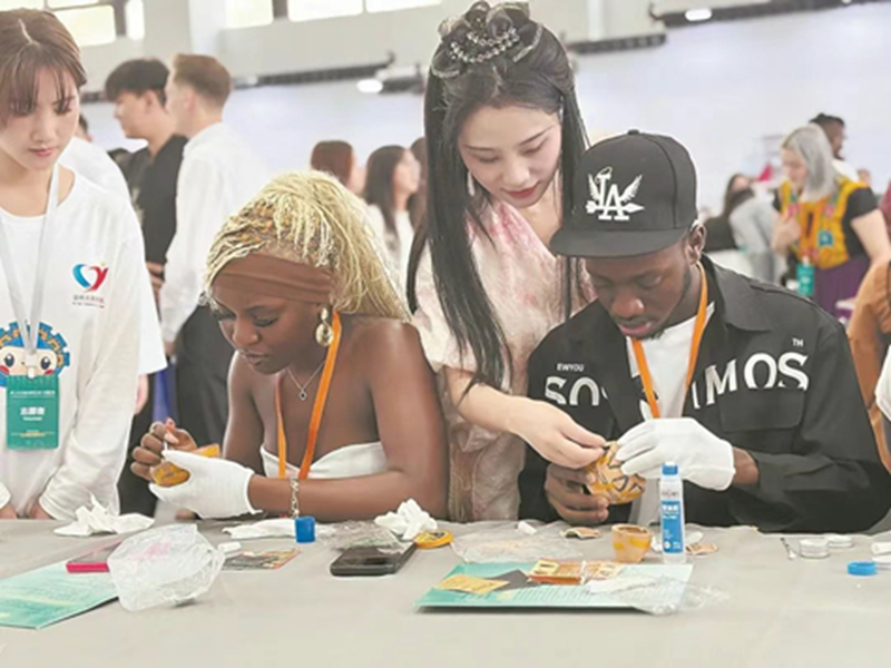 Foreign students get real taste of traditional Chinese culture