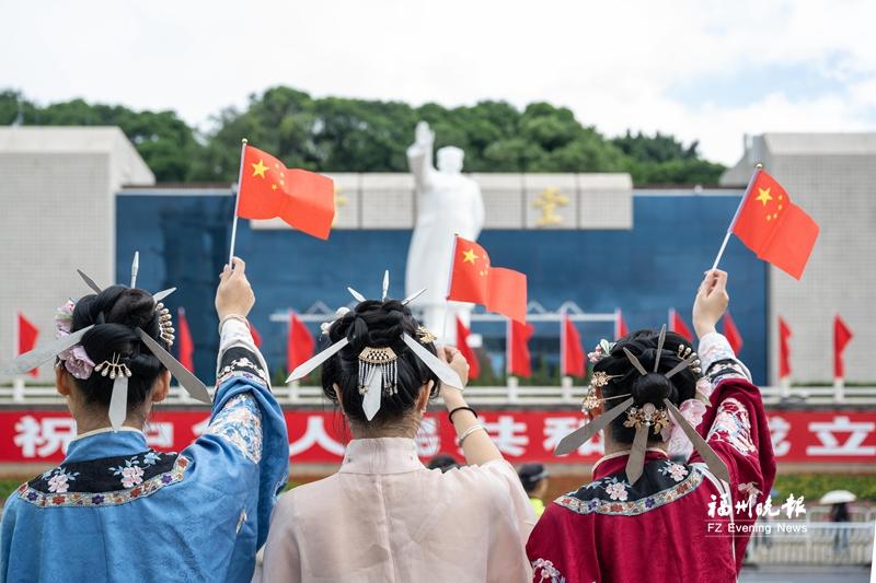 “Three Hairpins” Goes Viral Nationwide “Three Hairpins” Goes Viral Nationwide