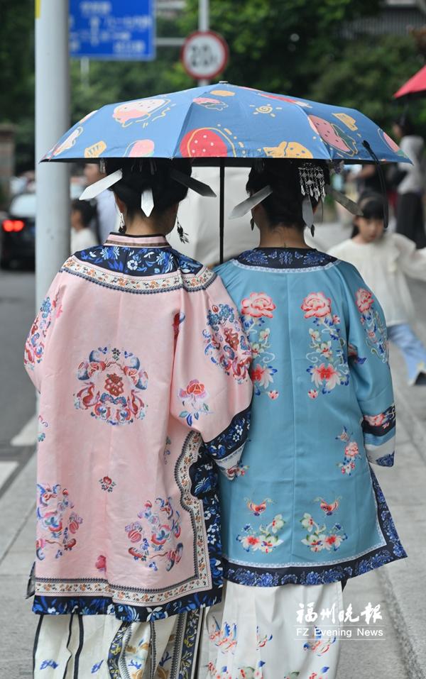 “Three Hairpins” Goes Viral Nationwide “Three Hairpins” Goes Viral Nationwide