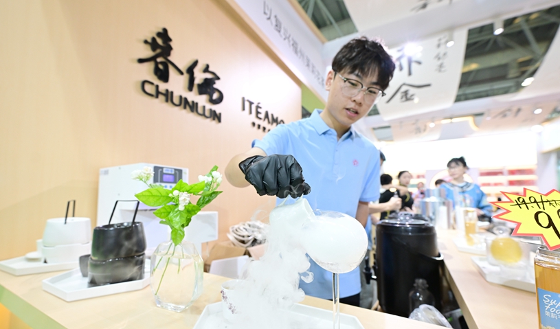 新式茶饮年使用茉莉花茶4万吨 福州茉莉花茶泡出“年轻态”