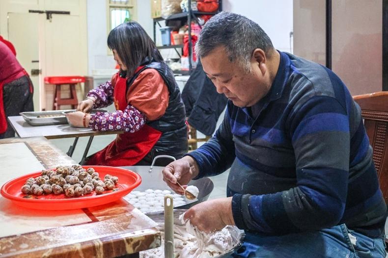 大黄鱼、鲍鱼、鳗鱼丰收上市 福州“年鱼”游进新春菜篮子